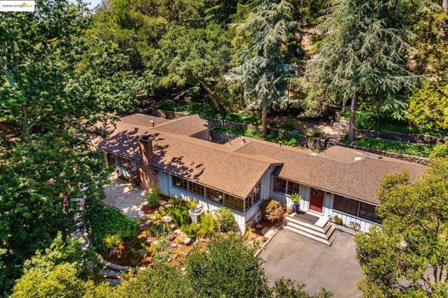2976 Joaquin Miller Rd, Oakland CA: https://media.crmls.org/mediaz/ec363d3f-8901-4b0c-b34f-efb2a7c7f02f.jpg