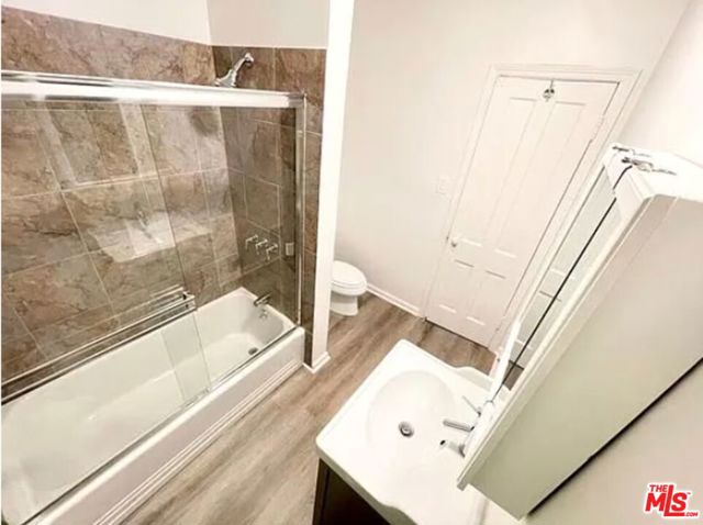 5754 W 4th Street, Los Angeles CA: https://media.crmls.org/mediaz/ec366f1e-d43b-41cc-bef4-d830fef51bee.jpg