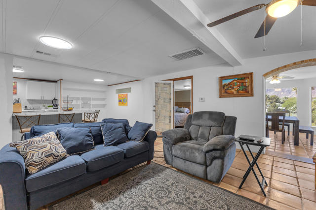 40 Country Club Drive, Palm Desert CA: https://media.crmls.org/mediaz/ec36df53-6e45-485b-b2dc-581789b3949b.jpg