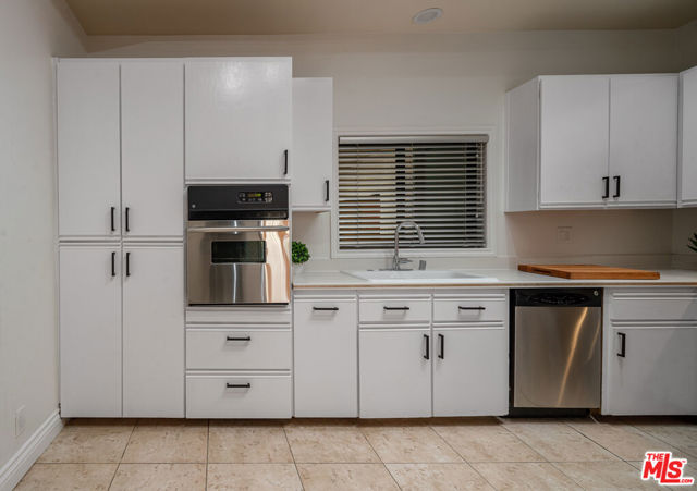 11636 Montana Avenue, Los Angeles CA: https://media.crmls.org/mediaz/ec36fe86-ae59-4e90-a400-5ee40f961265.jpg