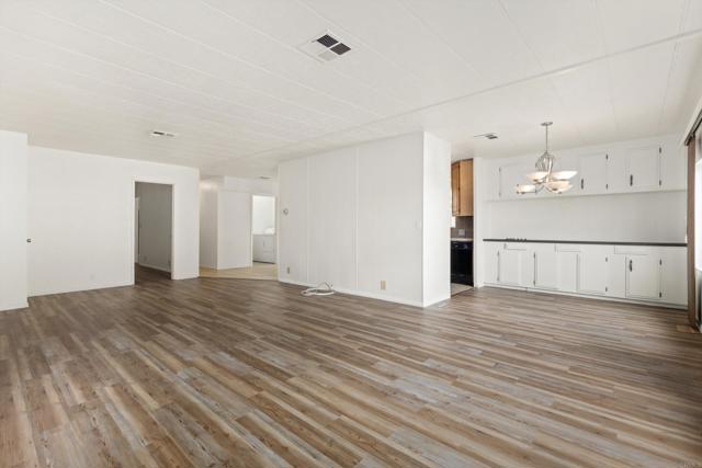 Detail Gallery Image 4 of 38 For 718 Sycamore Ave #193,  Vista,  CA 92083 - 2 Beds | 2 Baths