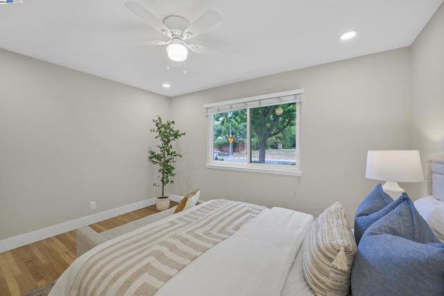 5041 Golden Rd, Pleasanton CA: https://media.crmls.org/mediaz/ec37c240-7857-4e24-8b12-874161547e2b.jpg