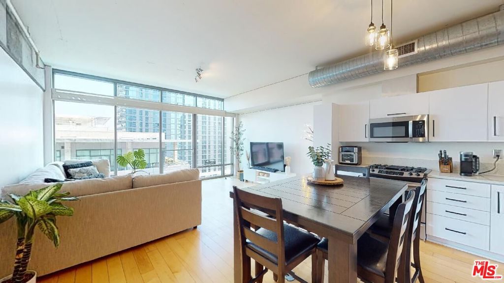 1100 S Hope Street #1405