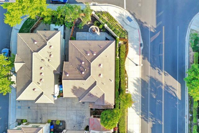 269 Alta St, Brentwood CA: https://media.crmls.org/mediaz/ec37d98e-e47c-4f13-bb01-77668f9b2d16.jpg