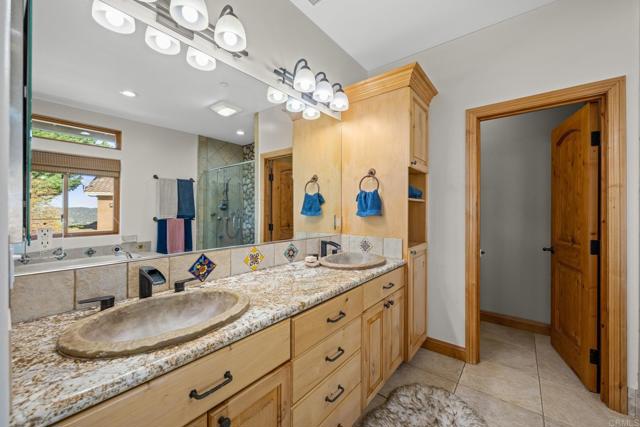 15636 Sage Hill Drive, Ramona CA: https://media.crmls.org/mediaz/ec3819a0-c5d9-422a-a88c-d916cd78602b.jpg