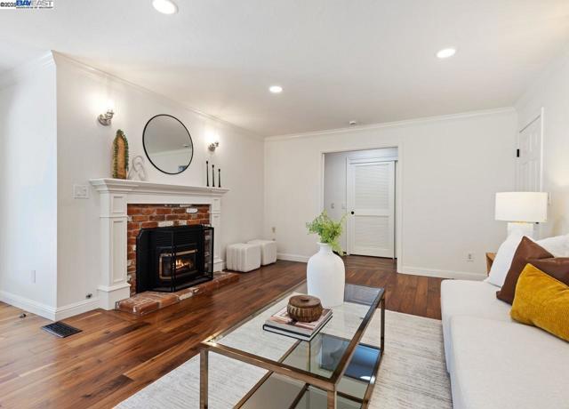 59 Arenas Ct, San Ramon CA: https://media.crmls.org/mediaz/ec3869f3-7dcc-4a8c-a3a0-54c57727715d.jpg