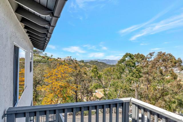 560 Seeforever Dr, San Marcos CA: https://media.crmls.org/mediaz/ec391aa9-25b2-4c80-bdbb-5cdc250f4fa7.jpg