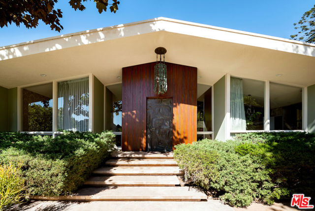 1005 Summit Drive photo 4