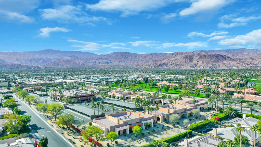 https://media.crmls.org/mediaz/ec39eb96-c810-4e7d-b418-0ccacef144ea.jpg?preset=X-Large