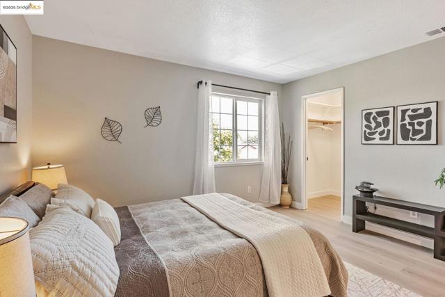 16 Town Sq PL, Oakland CA: https://media.crmls.org/mediaz/ec3a5f0f-ab93-44d4-9a6c-71a5168b905a.jpg