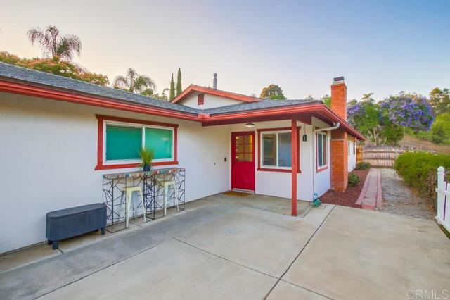 444 Victoria Place, Vista CA: https://media.crmls.org/mediaz/ec3b145e-6183-4113-9816-f38cfd12c3c4.jpg
