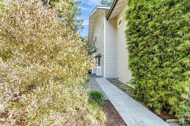 2940 San Juan Boulevard, Belmont CA: https://media.crmls.org/mediaz/ec3bd9cf-f113-4c43-8f88-268f96ee83f0.jpg