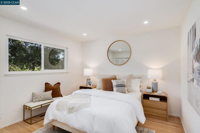 3402 Goyak Dr, Lafayette CA: https://media.crmls.org/mediaz/ec3e1eb7-29eb-4ed9-bae7-82889b9b7e42.jpg