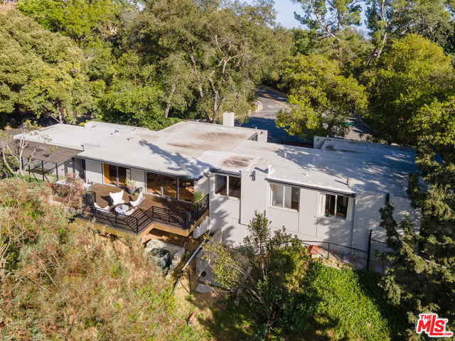 1280 Glen Oaks Boulevard, Pasadena CA: https://media.crmls.org/mediaz/ec3e2e6c-1fad-41c7-bacc-f3217b2fb4c9.jpg