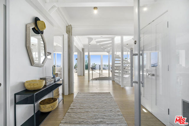 6375 Gayton Place, Malibu CA: https://media.crmls.org/mediaz/ec3e8dd2-3298-4735-89be-80cf866f2d06.jpg