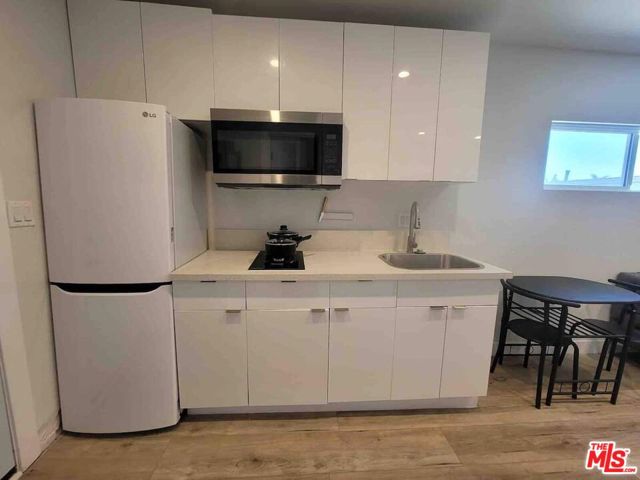 1820 S La Brea Avenue, Los Angeles CA: https://media.crmls.org/mediaz/ec3eb250-cb9e-4ff8-834a-6af8efe67286.jpg