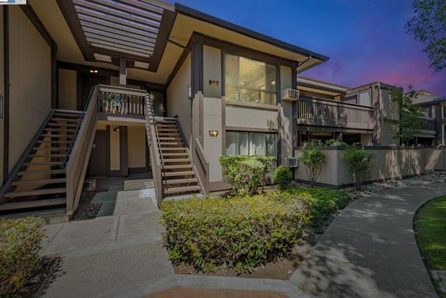 39090 Presidio Way, Fremont CA: https://media.crmls.org/mediaz/ec4049c0-c92b-41f6-8546-ee0376de61f5.jpg
