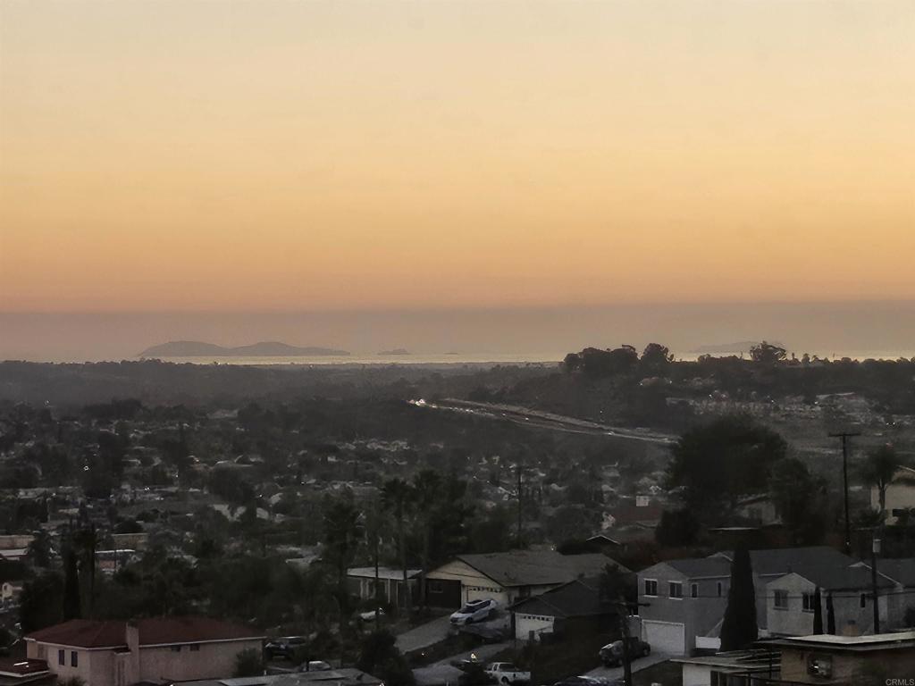 https://media.crmls.org/mediaz/ec406265-0c58-484d-86f2-d9aa2fd690e2.jpg?preset=X-Large