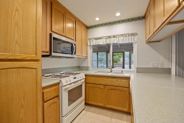 Detail Gallery Image 11 of 42 For 7413 Rowena St, San Diego,  CA 92119 - 5 Beds | 3 Baths