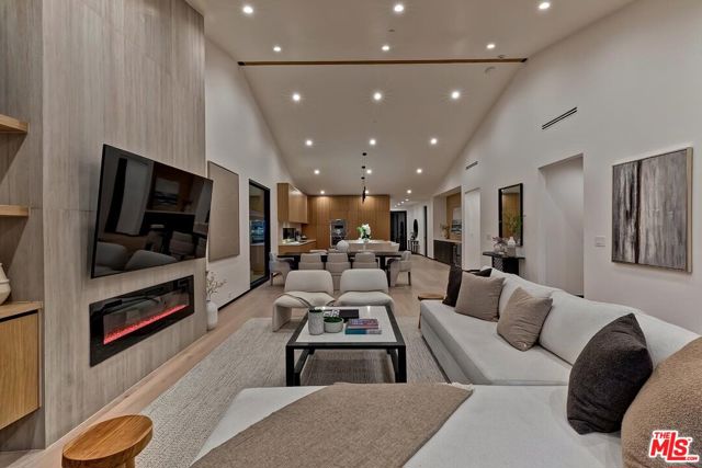 5437 Noble Avenue, Sherman Oaks CA: https://media.crmls.org/mediaz/ec4178c3-6d32-4e06-8fbc-3518fca722c1.jpg