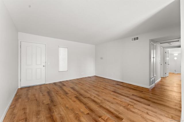 506 Calle Montecito, Oceanside CA: https://media.crmls.org/mediaz/ec418e67-742e-454e-acc0-6ea312b55756.jpg