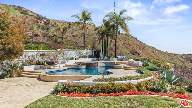 1821 Chastain, Pacific Palisades CA: https://media.crmls.org/mediaz/ec419e72-c631-429a-9aec-8ca7e2897563.jpg