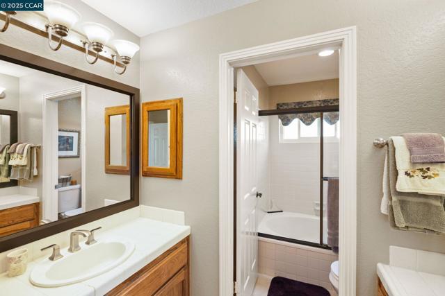 11878 W Vomac Rd, Dublin CA: https://media.crmls.org/mediaz/ec41f314-74c4-4906-b77f-213607e1961d.jpg