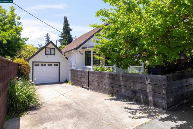 6417 Sunnymere Ave, Oakland CA: https://media.crmls.org/mediaz/ec420777-60b9-4db6-8104-ea34d9d10ad2.jpg