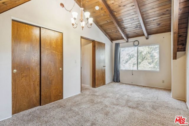 286 S Fairway Drive, Lake Arrowhead CA: https://media.crmls.org/mediaz/ec426921-c0f6-488e-a93e-35c608d55c9c.jpg