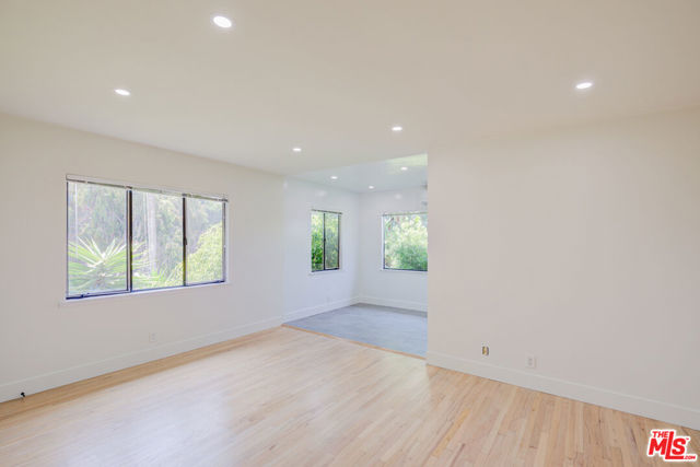 11825 Iowa Avenue, Los Angeles CA: https://media.crmls.org/mediaz/ec42bce7-11cb-4ed8-b479-5fdfc95573e1.jpg