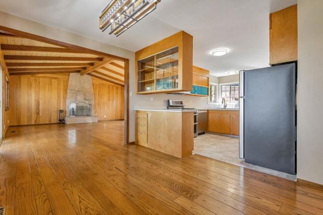 253 Humboldt Road, Brisbane CA: https://media.crmls.org/mediaz/ec42fc59-2722-4935-bc1d-ebade6c99831.jpg