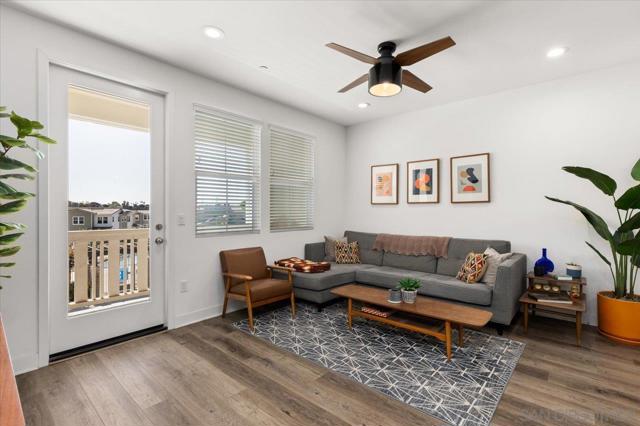 1107 Hibiscus Way, Oceanside CA: https://media.crmls.org/mediaz/ec4392bf-eec6-4d28-8100-cb22d5931f51.jpg
