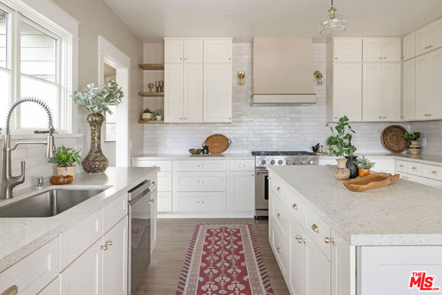 844 E Kensington Road, Los Angeles CA: https://media.crmls.org/mediaz/ec43b83a-51fe-4033-8d76-cae16bd344a4.jpg