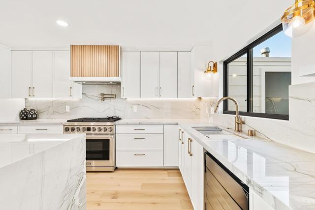 2623 Ocean Front Walk, San Diego CA: https://media.crmls.org/mediaz/ec43f37e-4ced-4ba0-84ba-5a3aec21f39d.jpg