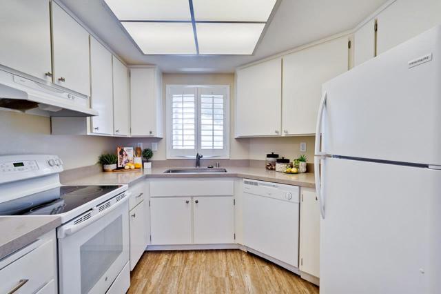 336 Shadow Run Drive, San Jose CA: https://media.crmls.org/mediaz/ec448c4a-a45f-4f2e-b59c-488e2e47e845.jpg
