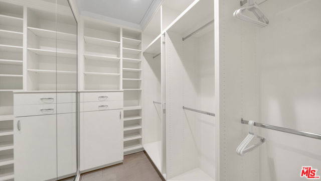 1447 San Ysidro Drive, Beverly Hills CA: https://media.crmls.org/mediaz/ec44d2c8-93c1-43bb-86fe-f8f4a9c70ae4.jpg