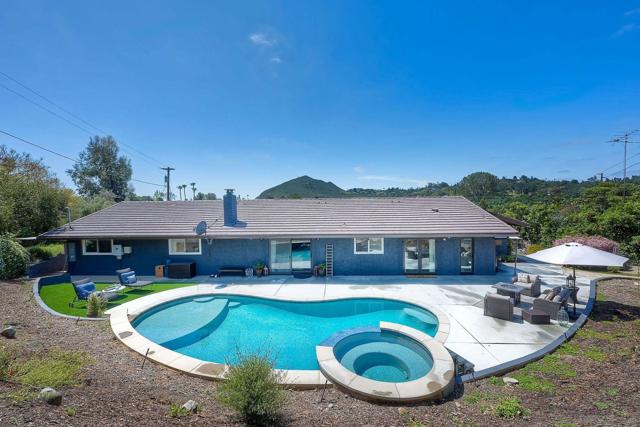 660 Via Rancho Pkwy, Escondido CA: https://media.crmls.org/mediaz/ec44da19-6eb6-4f8b-9d43-39cb6a465355.jpg