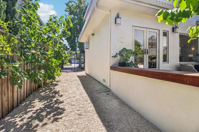 274 Princeton Road, Menlo Park CA: https://media.crmls.org/mediaz/ec455526-a12b-4315-a395-5b7e2a494f2f.jpg