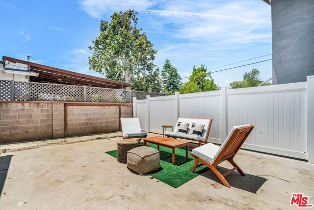 9959 Wisner Avenue, Mission Hills (San Fernando) CA: https://media.crmls.org/mediaz/ec46247e-db42-45ca-b987-ba4843f3ac8d.jpg