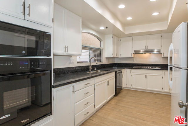410 S Barrington Avenue, Los Angeles CA: https://media.crmls.org/mediaz/ec465392-d74f-462c-8bee-f598614dd9c2.jpg