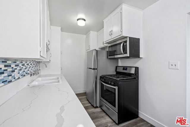 1657 Colby Avenue, Los Angeles CA: https://media.crmls.org/mediaz/ec465461-1a78-4331-bcd9-7082a9cbd766.jpg