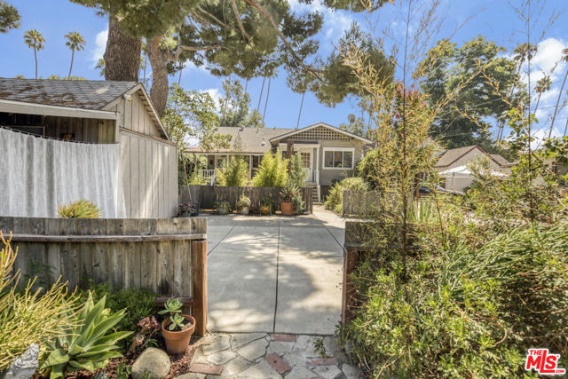 991 Palm Terrace, Pasadena CA: https://media.crmls.org/mediaz/ec46fb27-d511-4a57-a185-7fceac7f90e3.jpg