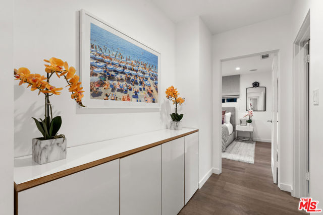 602 N Whittier Drive, Beverly Hills CA: https://media.crmls.org/mediaz/ec47701b-0ed9-4b4b-96a7-5840a0a924d3.jpg