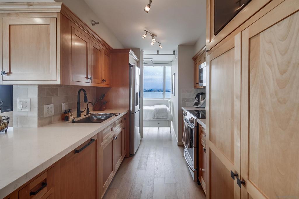 MLS #250033972SD img 4