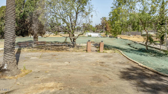 2821 Santa Rosa Avenue, Altadena CA: https://media.crmls.org/mediaz/ec48d44a-c0c8-4832-a311-2e8d20614d09.jpg