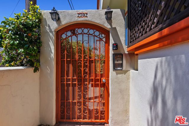 2702 11th Street, Santa Monica CA: https://media.crmls.org/mediaz/ec48fa14-4d4a-46e3-9bcd-bbd89c30cedb.jpg