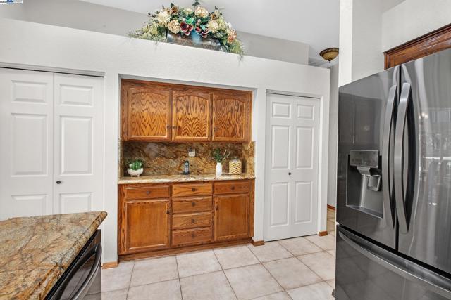 Image 16 of 36 For 7561 Helmsdale Ct