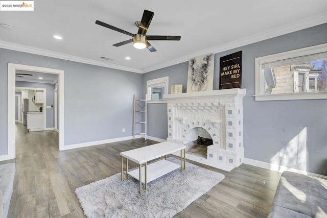 2419 Linden St, Oakland CA: https://media.crmls.org/mediaz/ec49251c-df10-44df-bffe-34b009bb0d64.jpg