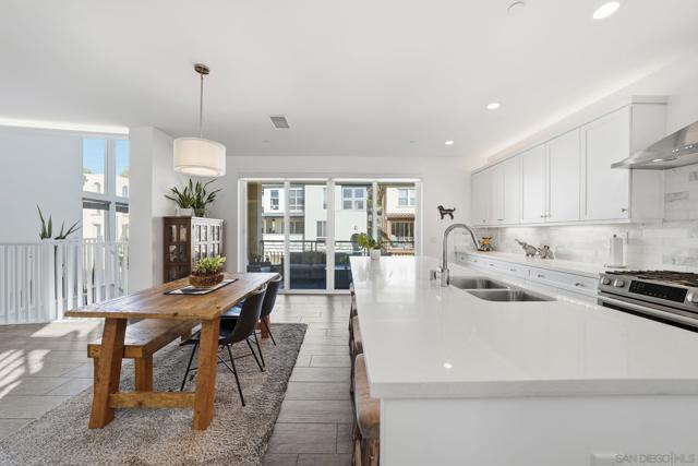 8337 Summit way, San Diego CA: https://media.crmls.org/mediaz/ec497d3f-5e57-4650-a133-5037b8935ff9.jpg