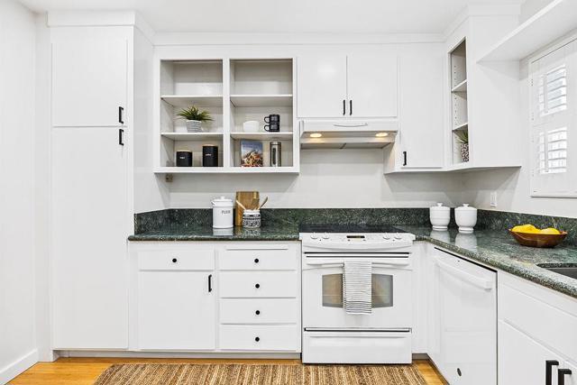 4096 17th Street, San Francisco CA: https://media.crmls.org/mediaz/ec49e796-2339-4082-bd22-265455ffb206.jpg